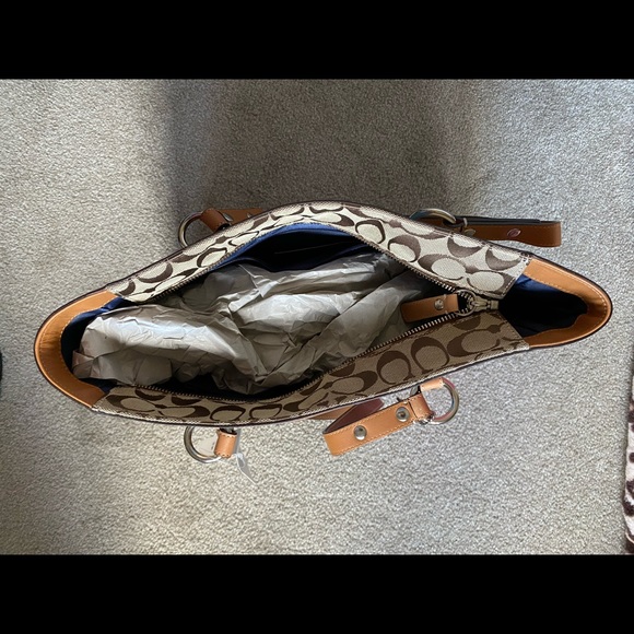 Brand new coach purse - Picture 4 of 5